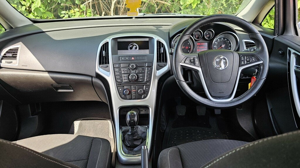 Vauxhall Astra 1.4 T 16V Sri Black #4