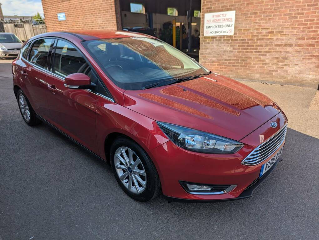 Ford Focus 1.0 Ecoboost 125 Titanium Red