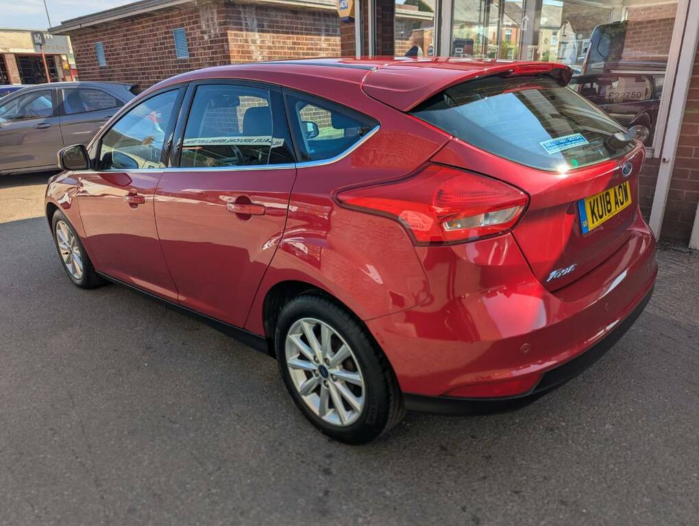 Ford Focus 1.0 Ecoboost 125 Titanium Red #2