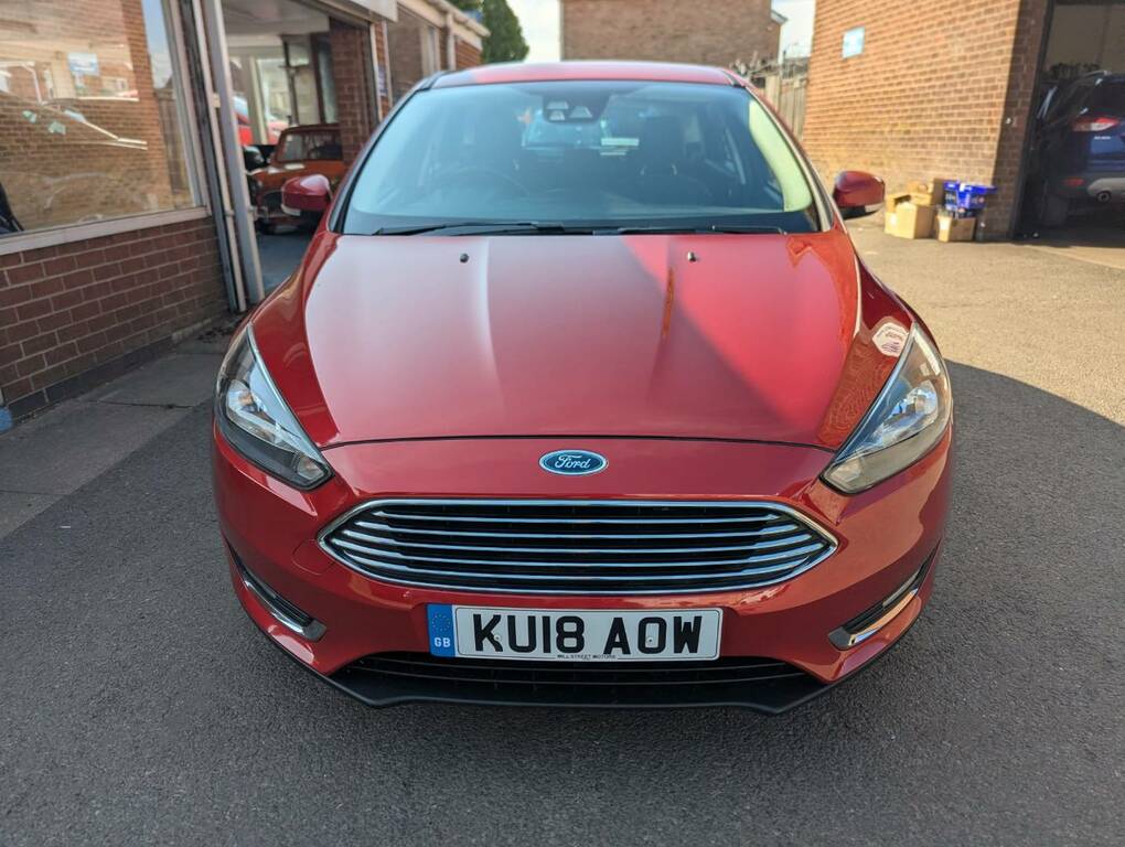 Ford Focus 1.0 Ecoboost 125 Titanium Red #4