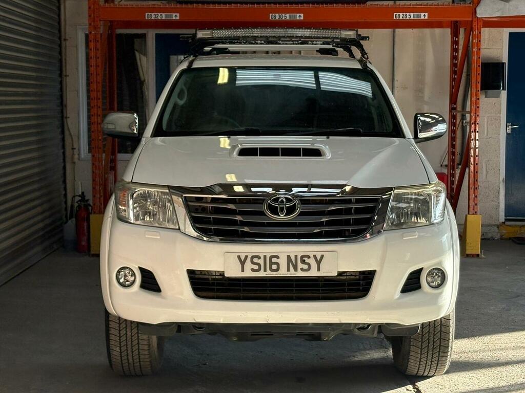 Toyota HILUX Pickup 3.0 D-4d Invincible 4Wd Euro 5 20 YS16NSY White #6