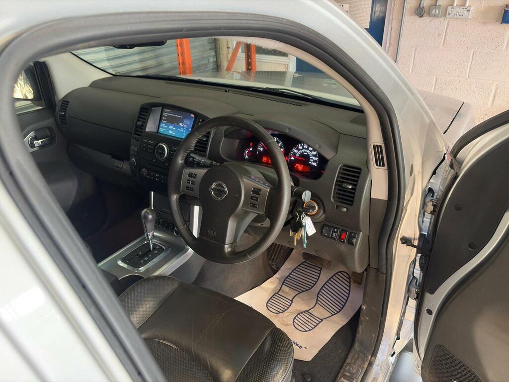 Nissan Navara 2.5 Dci Acenta 4X4 Dcb 169 Bhp Black #21
