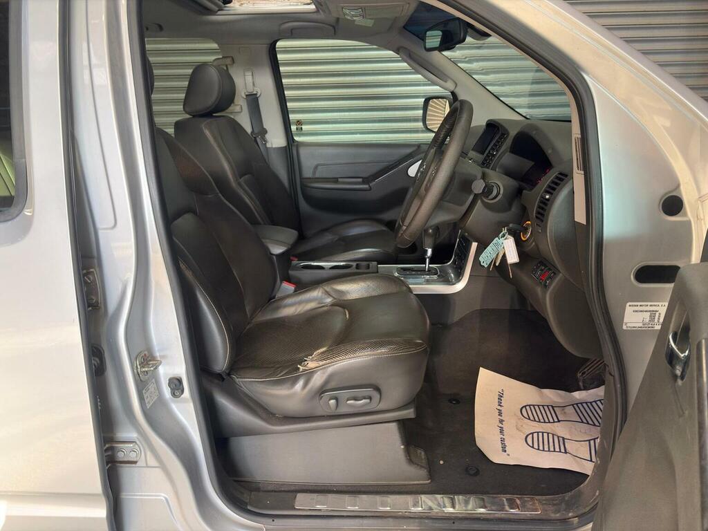 Nissan Navara 2.5 Dci Acenta 4X4 Dcb 169 Bhp Black #24