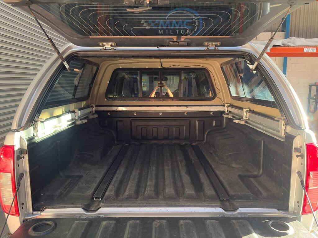 Nissan Navara 2.5 Dci Acenta 4X4 Dcb 169 Bhp Black #10