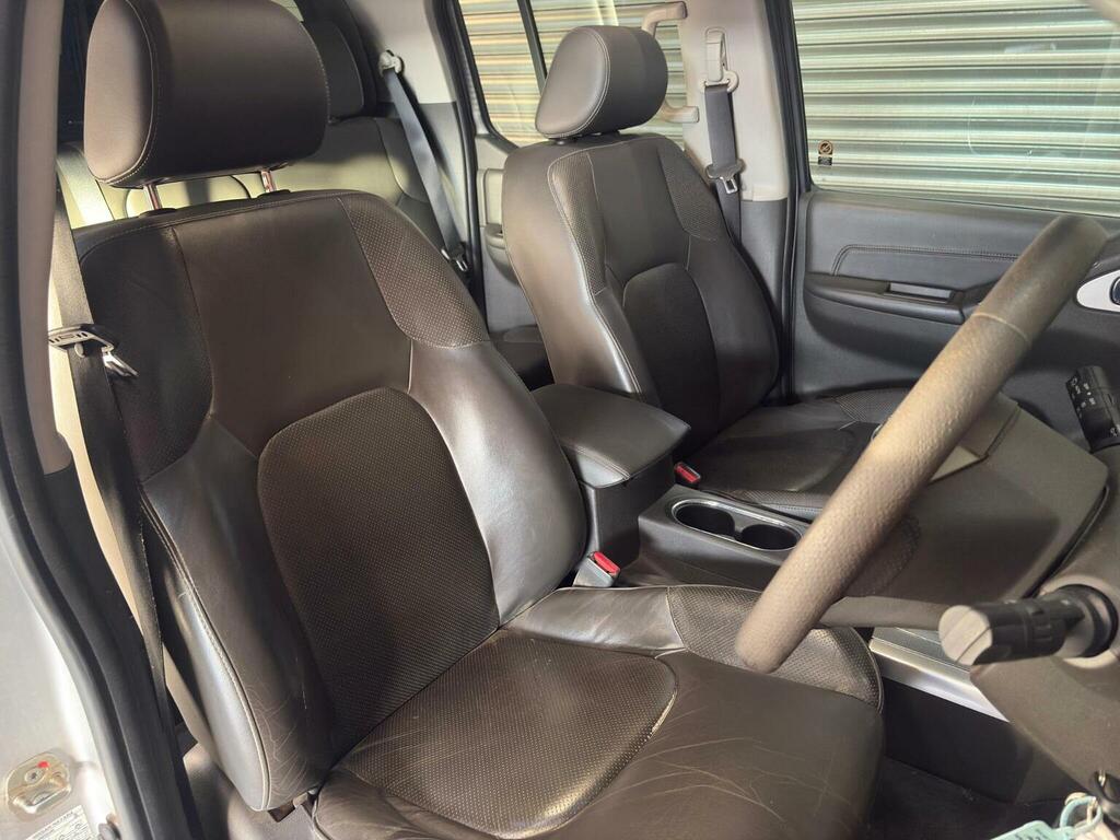 Nissan Navara 2.5 Dci Acenta 4X4 Dcb 169 Bhp Black #29