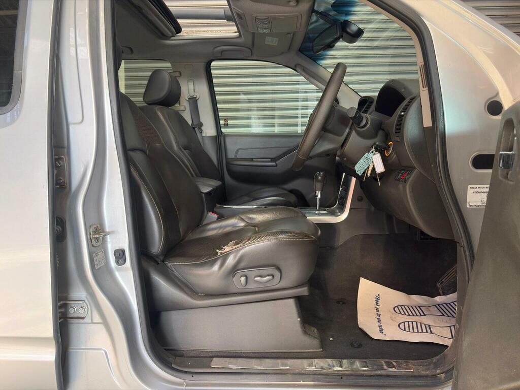 Nissan Navara 2.5 Dci Acenta 4X4 Dcb 169 Bhp Black #30