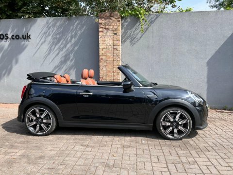 Mini Convertible 1.5 Cooper Exclusive Black #2