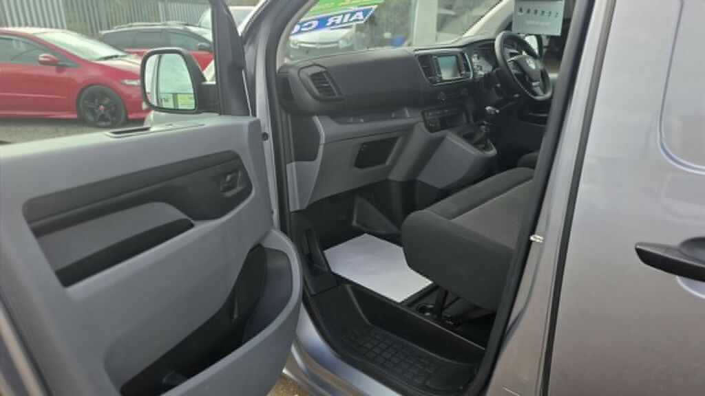 Vauxhall Vivaro 1.6-Cdti-2900 Silver #15