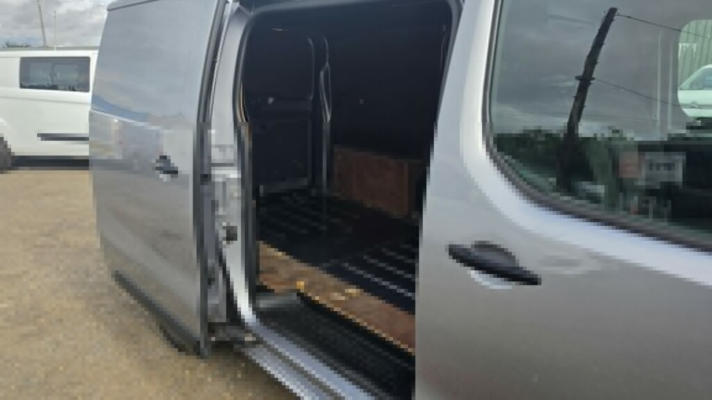 Vauxhall Vivaro 1.6-Cdti-2900 Silver #9