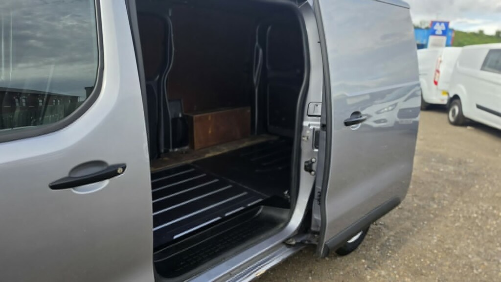 Vauxhall Vivaro 1.6-Cdti-2900 Silver #10