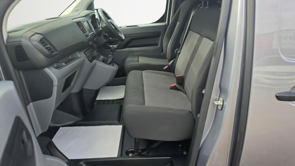 Vauxhall Vivaro 1.6-Cdti-2900 Silver #16
