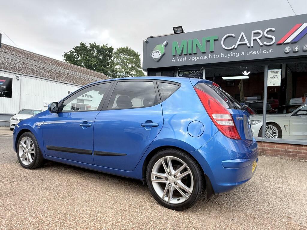 Hyundai I30 1.6 Crdi Style Red #12