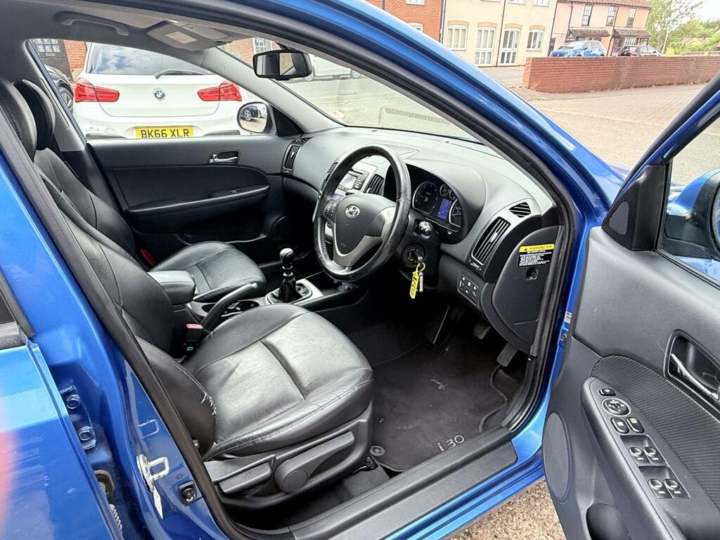 Hyundai I30 1.6 Crdi Style Red #21