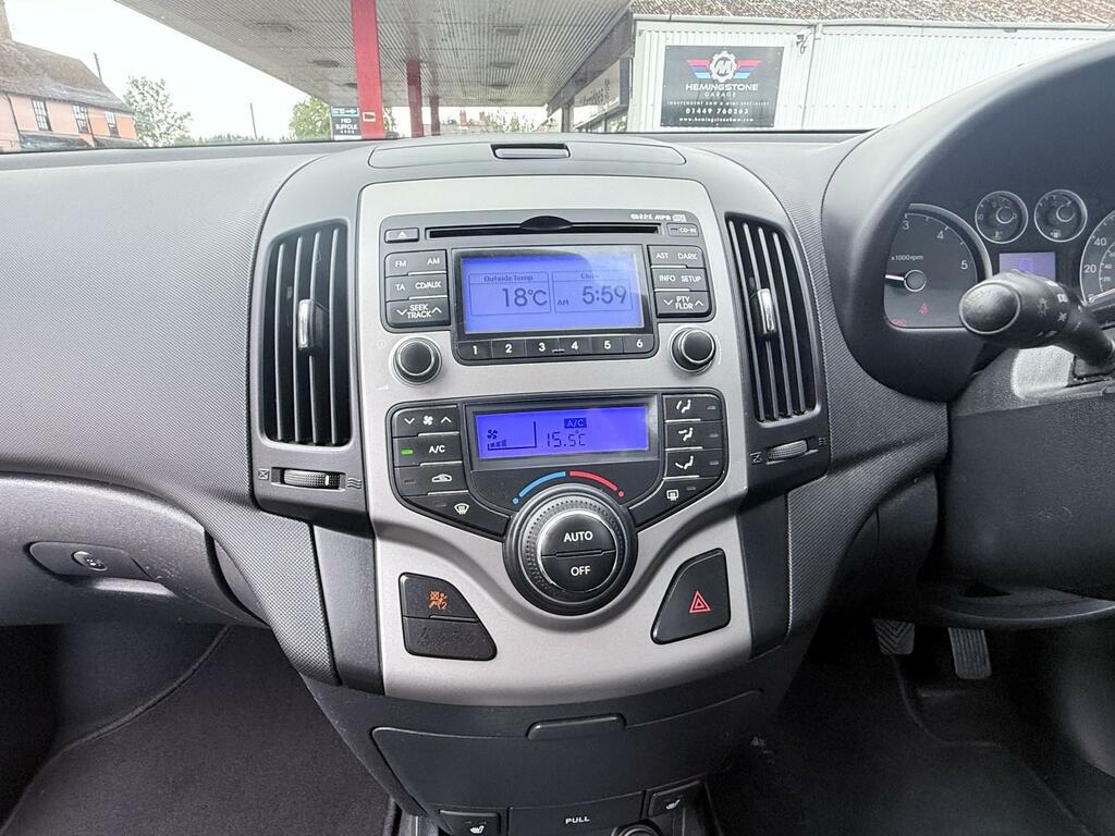 Hyundai I30 1.6 Crdi Style Red #30
