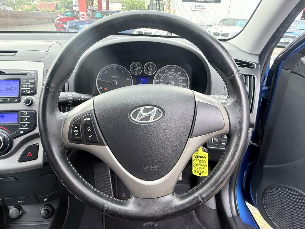 Hyundai I30 1.6 Crdi Style Red #23
