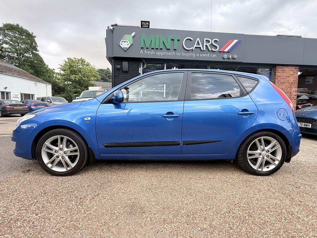Hyundai I30 1.6 Crdi Style Red #11