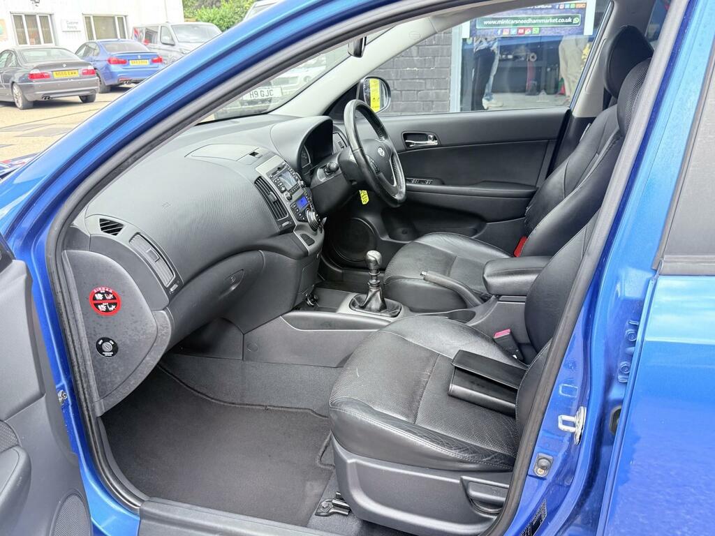 Hyundai I30 1.6 Crdi Style Red #27