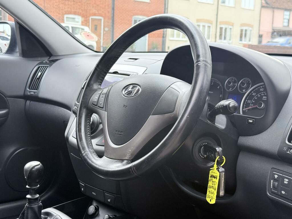 Hyundai I30 1.6 Crdi Style Red #25