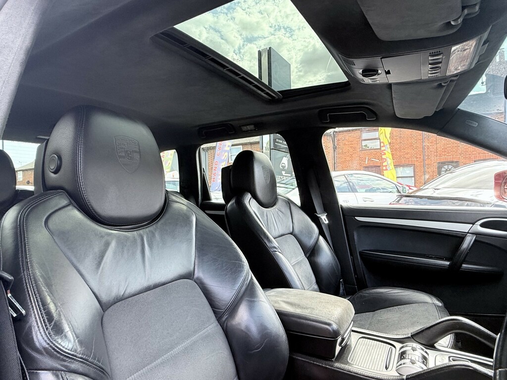 Porsche Cayenne 4.8 Gts Suv Tiptronic S Awd 332 Gkm, Black #26