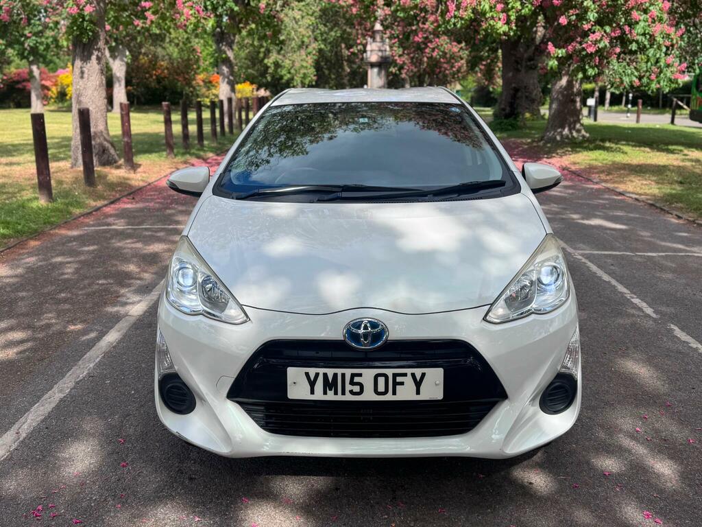 Toyota Aqua Hybrid 1.5 White #2