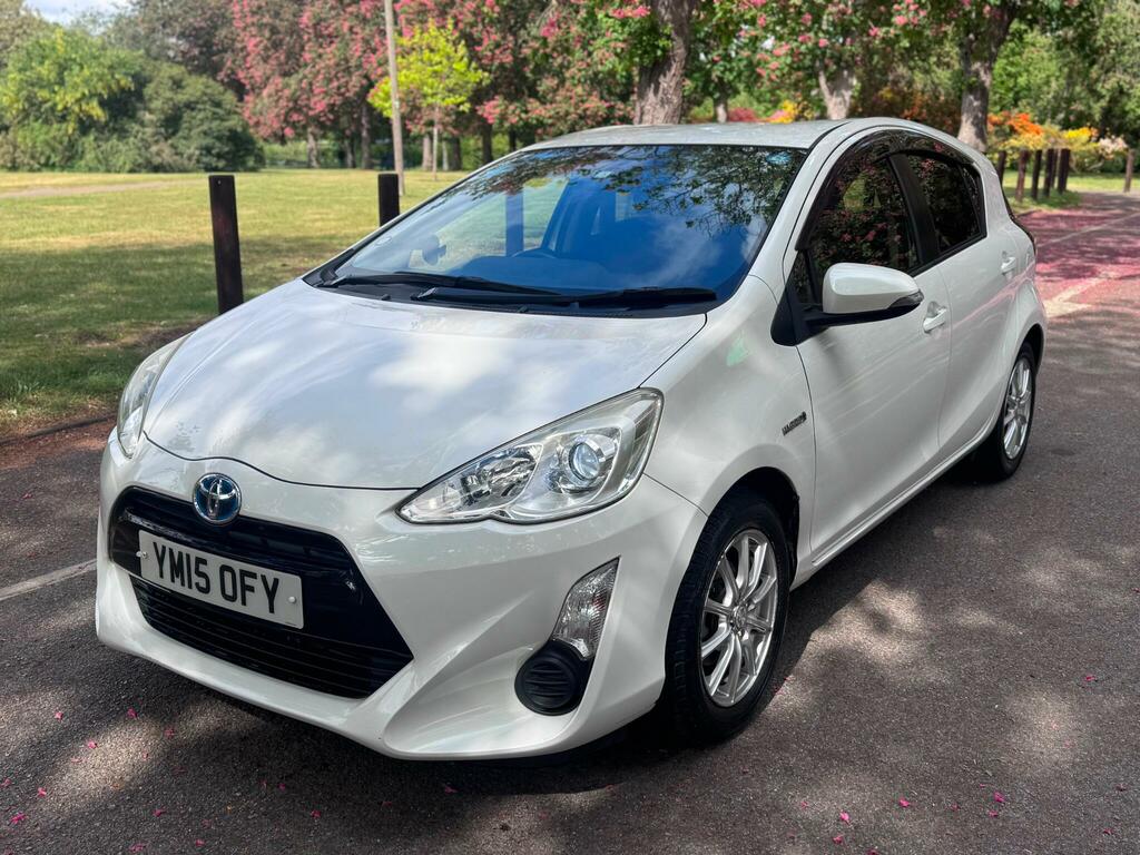 Toyota Aqua Hybrid 1.5 White #3
