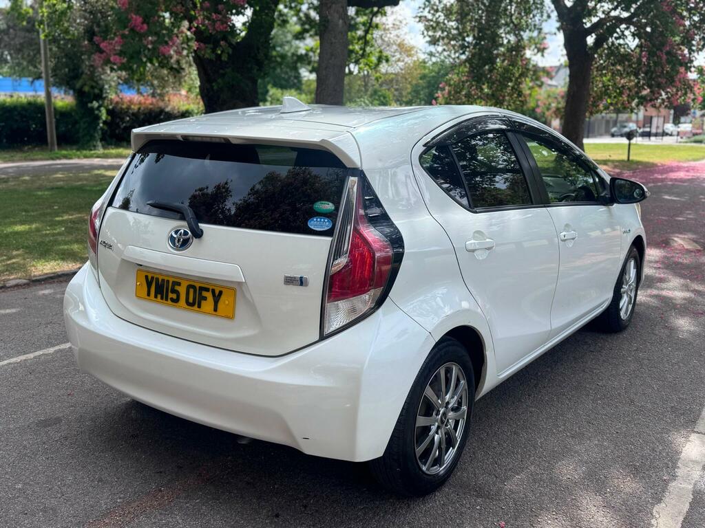 Toyota Aqua Hybrid 1.5 White #6
