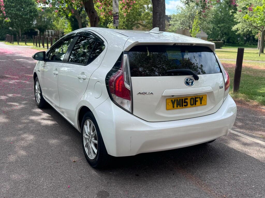 Toyota Aqua Hybrid 1.5 White #5