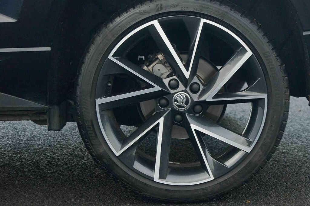 Skoda Karoq 1.5 Tsi Sportline Dsg Black #5