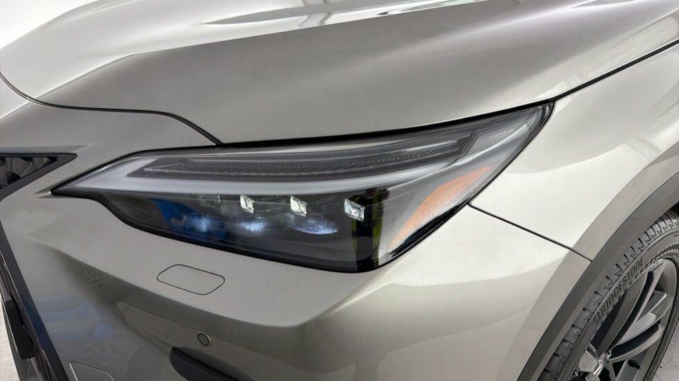 Lexus NX 350H 2.5 Urban E-cvt White #9