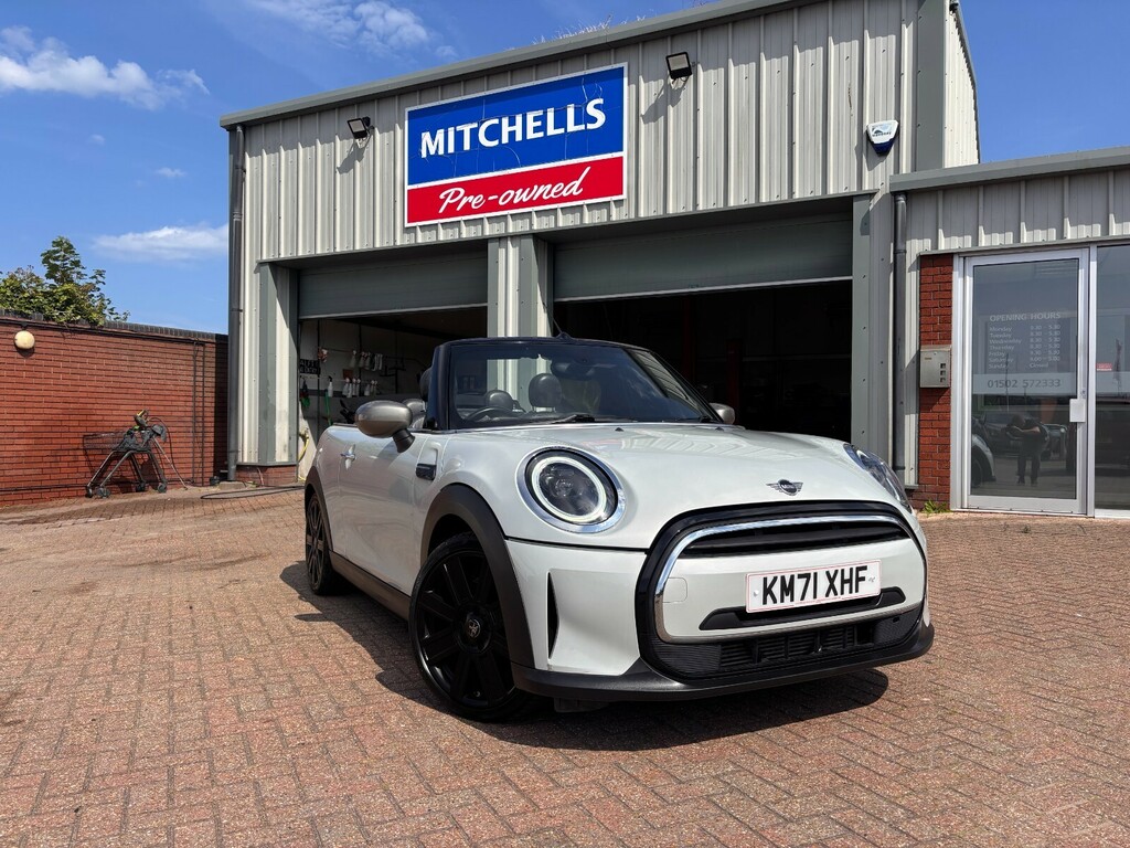 Mini Convertible 1.5 Cooper Exclusive Silver