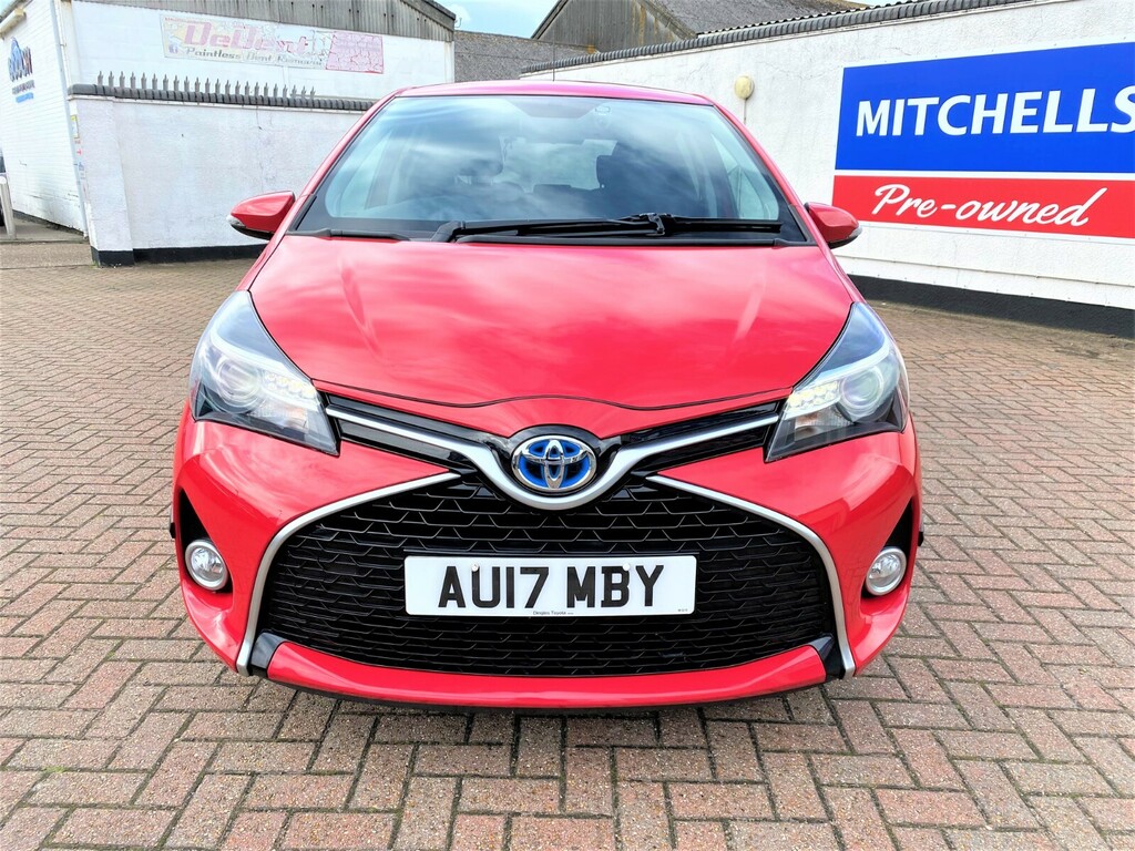 Toyota Yaris 1.5 Hybrid Design Cvt Red #2