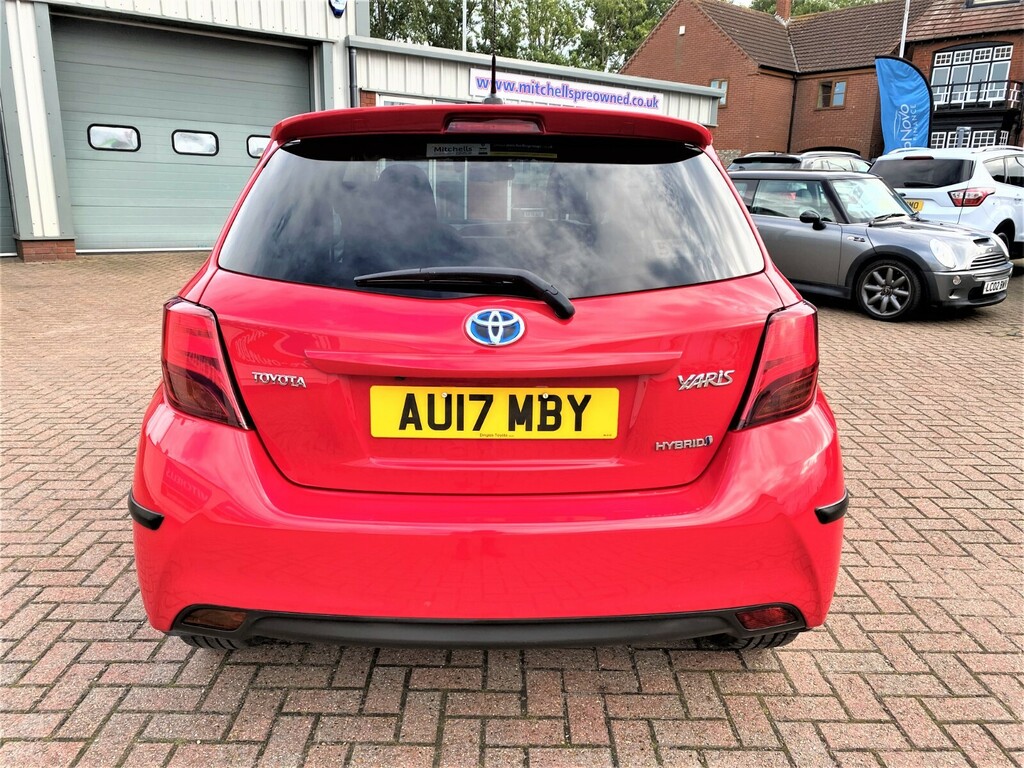 Toyota Yaris 1.5 Hybrid Design Cvt Red #6