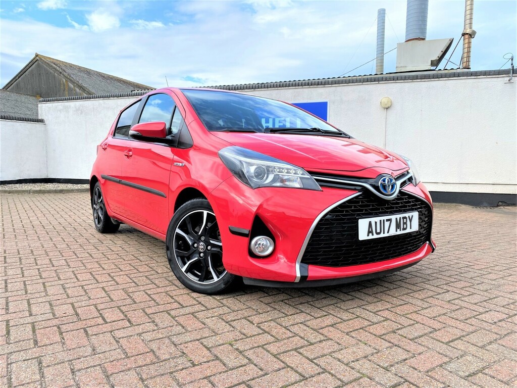 Toyota Yaris 1.5 Hybrid Design Cvt Red