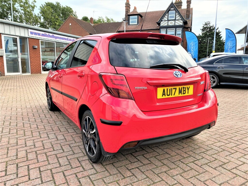 Toyota Yaris 1.5 Hybrid Design Cvt Red #5