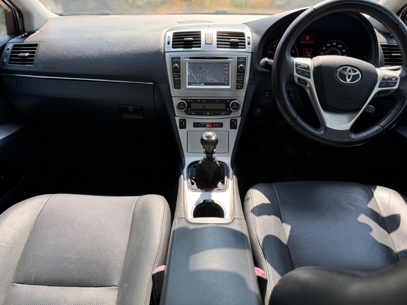 Toyota Avensis 2.0 D-4d Excel Saloon Red #6