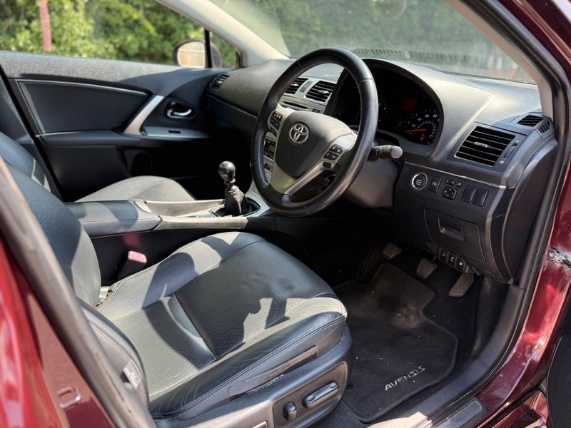 Toyota Avensis 2.0 D-4d Excel Saloon Red #5