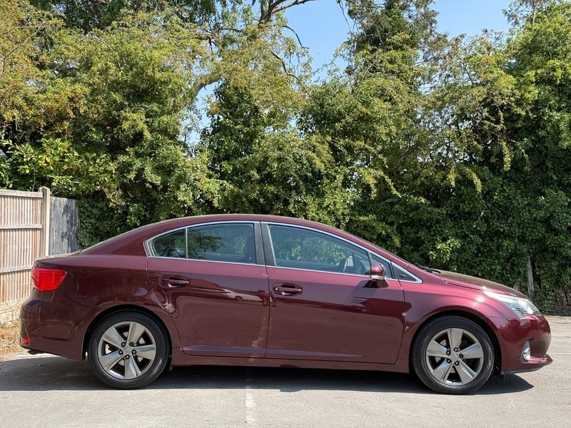 Toyota Avensis 2.0 D-4d Excel Saloon Red #4