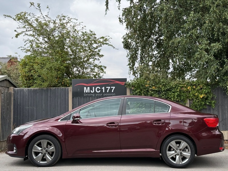 Toyota Avensis 2.0 D-4d Excel Saloon Red #4