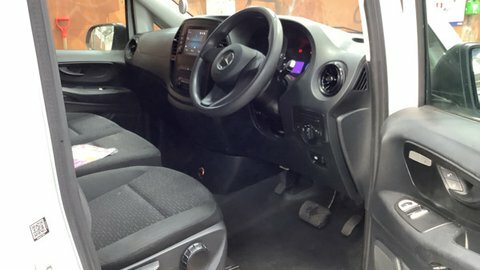 Mercedes-Benz eVito Evito Progressive L2 White #2