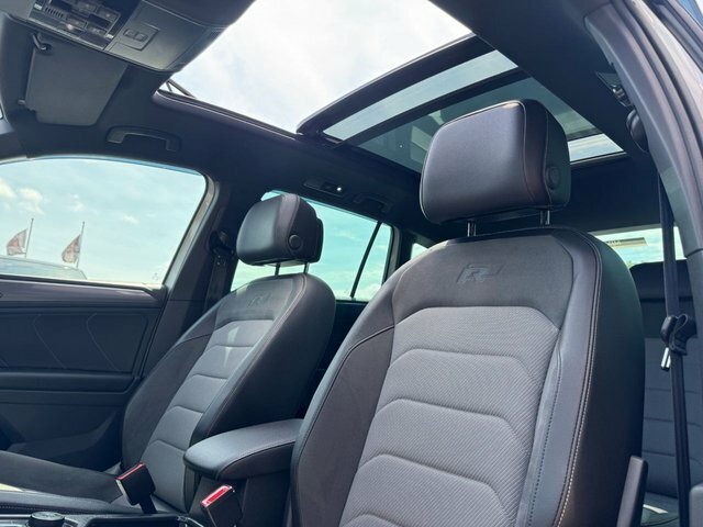 Volkswagen Tiguan 2018 2.0 Tdi R-line Suv Dsg 4Motion Eur Silver #3