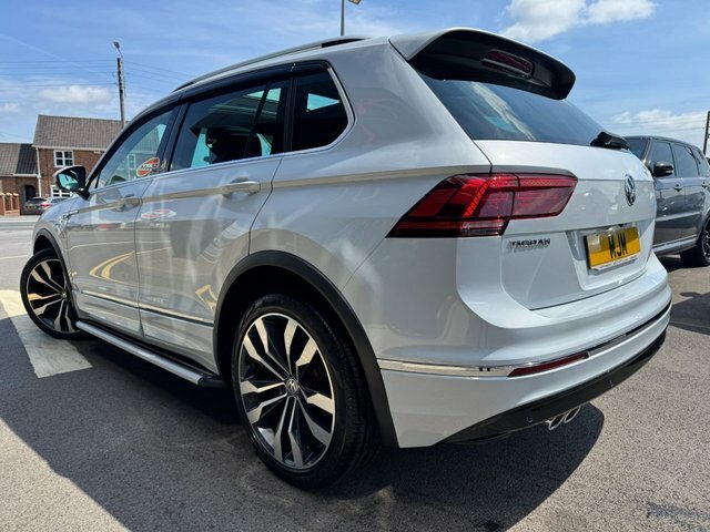 Volkswagen Tiguan 2018 2.0 Tdi R-line Suv Dsg 4Motion Eur Silver #2