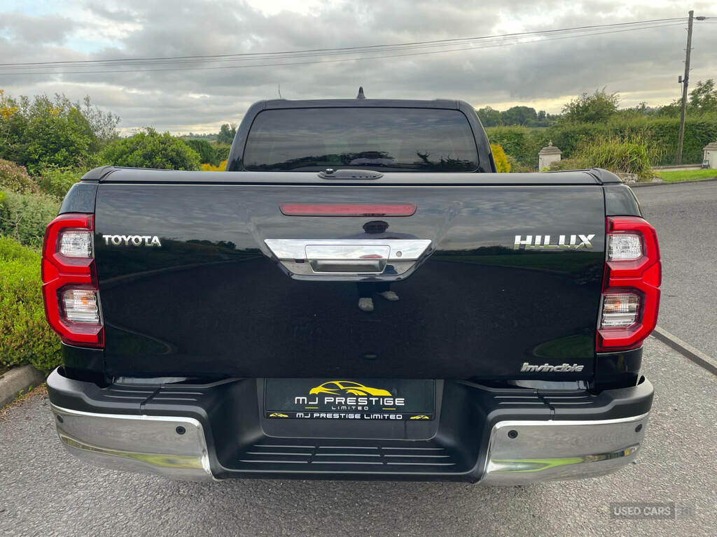 Toyota HILUX Invincible D Cab Pick Up 2.8 D-4d Black #6