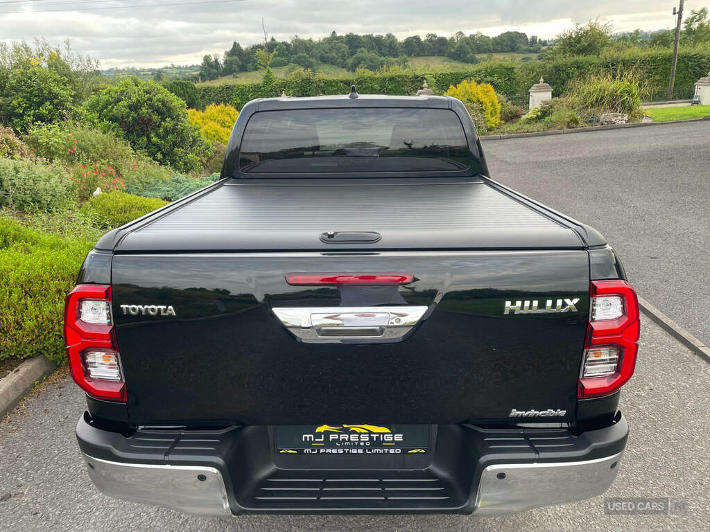 Toyota HILUX Invincible D Cab Pick Up 2.8 D-4d Black #5