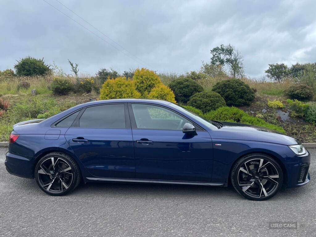 Audi A4 35 Tfsi Black Edition S Tronic GN74ZHZ Blue #3