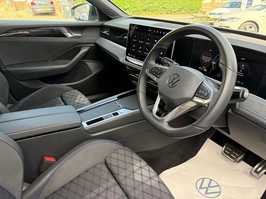Volkswagen Passat 1.5 Tsi Ehybrid 19.7Kwh R-line Estate P RV25YKF White #3