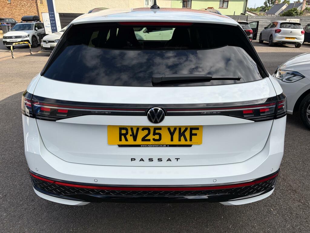 Volkswagen Passat 1.5 Tsi Ehybrid 19.7Kwh R-line Estate P RV25YKF White #4