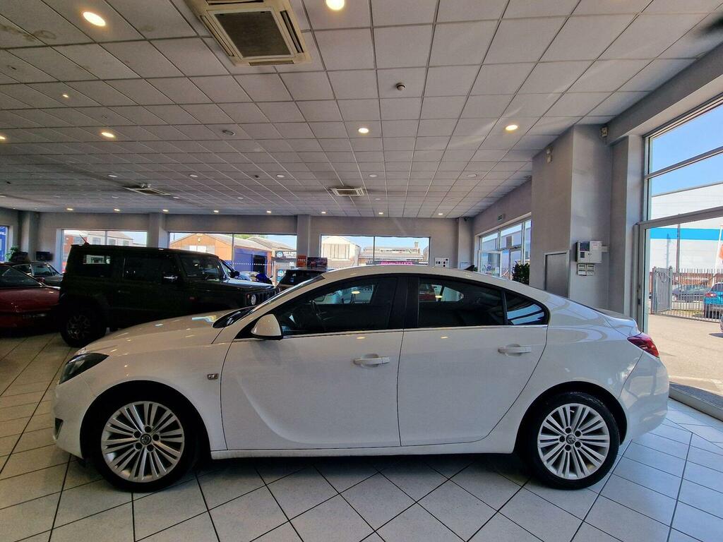 Vauxhall Insignia Hatchback 2.0 Cdti Ecoflex Design Nav Euro 6 Ss DV17UDT White #4