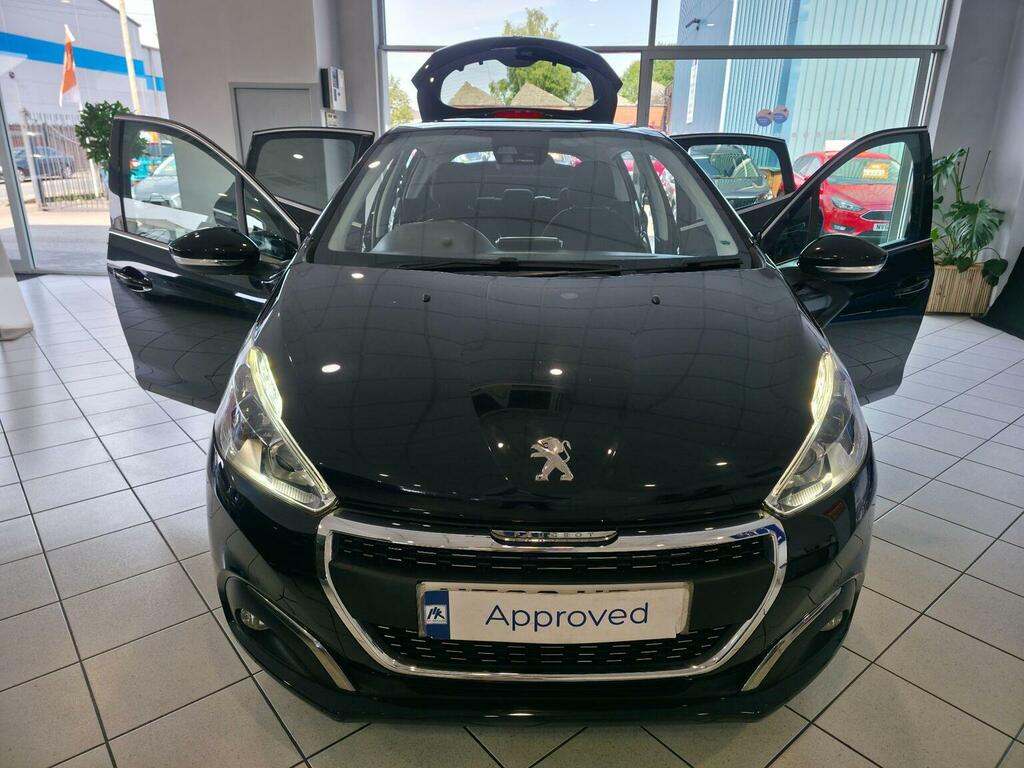 Peugeot 208 1.2 Puretech Tech Edition Euro 6 Ss Black #2