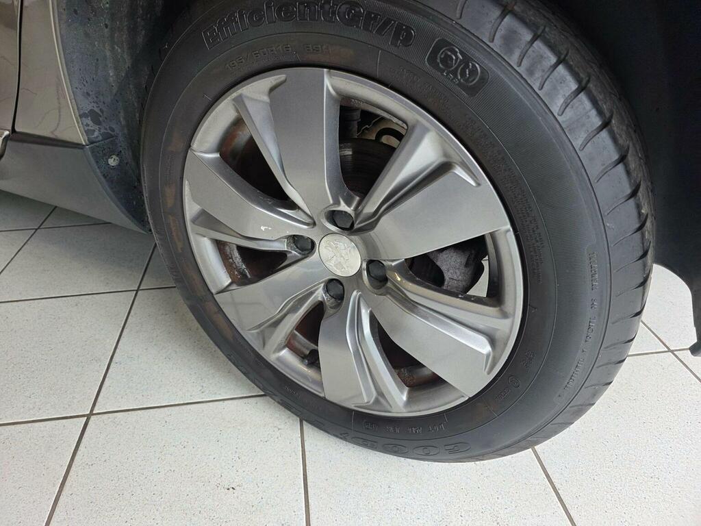 Peugeot 2008 2016 1.2 Pure Tech Grey #31