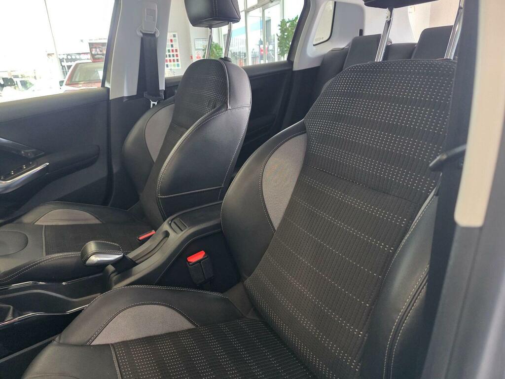 Peugeot 2008 2016 1.2 Pure Tech Grey #37